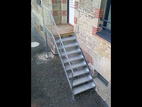 Escalier galvanisé avec palier en Ipé